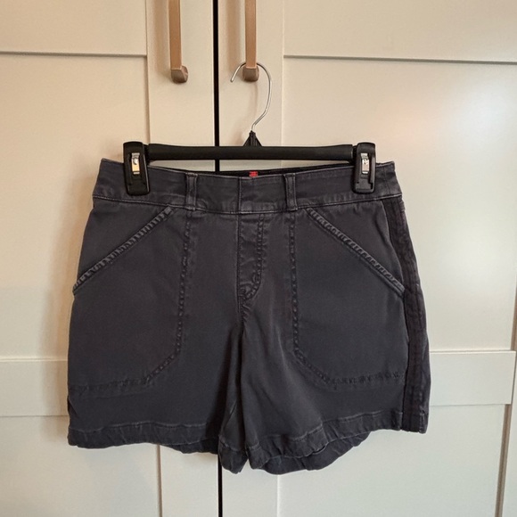 SPANX Stretch Twill Shorts 6”, in Gray Size Small - Picture 2 of 5